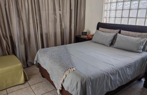 Edenvale Apartment | Yakhe self-catering Cozy styled 1 bedroomed