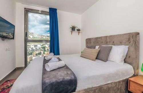 Tiberias Old City Apartment | YalaRent Migdalor Apartments with Sea Views Tiberias