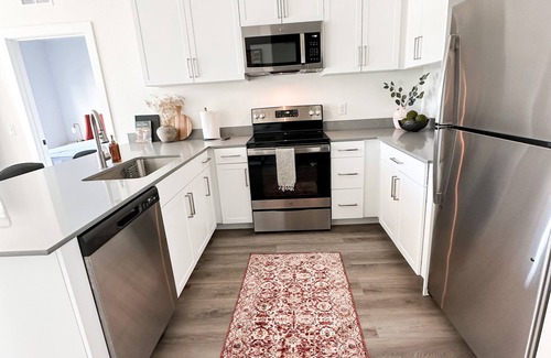 Downtown Apartment | YALE 3-12 MO. SHORT TERM LEASE. DM Yale Luxury Apartment on IG @Yalehousing