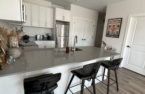 Downtown Apartment | YALE 3-12 MO. SHORT TERM LEASE. DM Yale Luxury Apartment on IG @Yalehousing