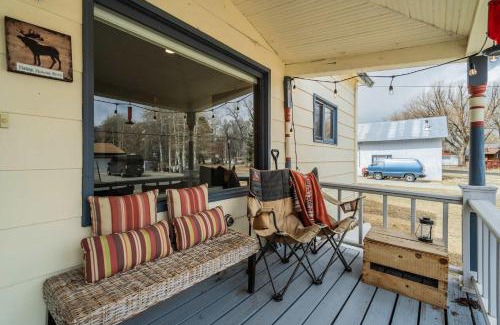 Buena Vista House | Yale Yard Stylish Escape with Scenic Views
