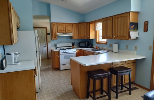 Yankton House | Yankton home close to the lake