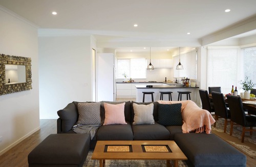 Yarra Glen House | Yarra Gem - heart of of Yarra Valley, close to wineries and local shops