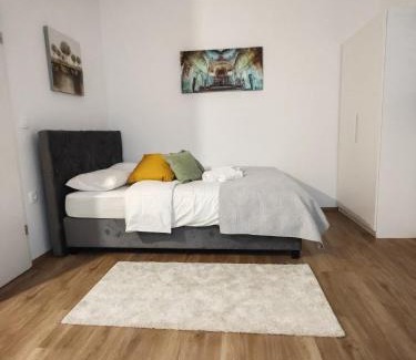 Ljubljana Apartment | YELLOW APARTMENT WITH FREE PARKING