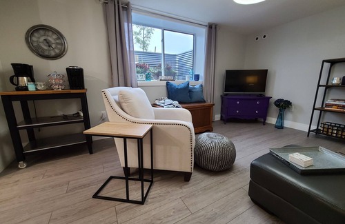 Elora Apartment | York St Suite Elora - 1.2 km, 10 min walk to downtown