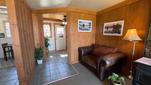 Lee Vining Hotel | Yosemite Gateway Motel