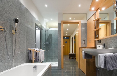 Hoetting Apartment | You live comfortably and elegantly in the apartment "Badetraum".