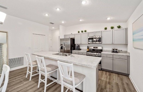 Okahumpka House | Your 2BR Escape: Golf, Games, and Getaways