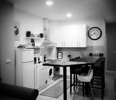 Palos de la Frontera Apartment | Your comfy stay in the Center of Madrid w parking