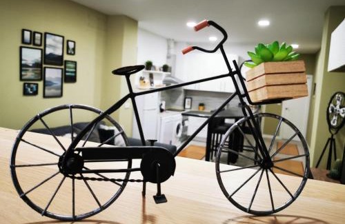 Palos de la Frontera Apartment | Your comfy stay in the Center of Madrid w parking