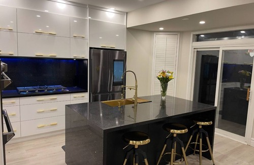 Churchill Meadows House | YOUR HOME AWAY FROM HOME.Best Family Neighourhood, Close to all Attraction