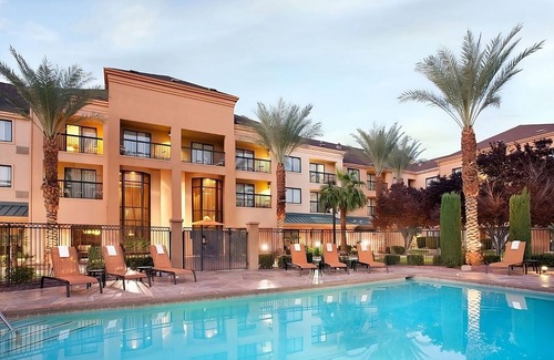 Las Vegas Hotel | Your Ideal Home Base for Exploring Vegas! Outdoor Pool & Whirlpool!