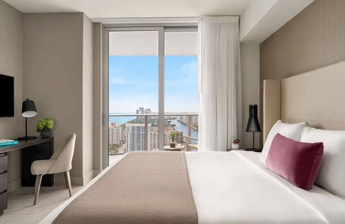 Hollywood South Central Beach Hotel | Your Relaxing Getaway Awaits! 3 Comfortable Units, Walk to Hallandale Beach