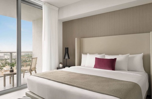 Hollywood South Central Beach Hotel | Your Relaxing Getaway Awaits! 3 Comfortable Units, Walk to Hallandale Beach