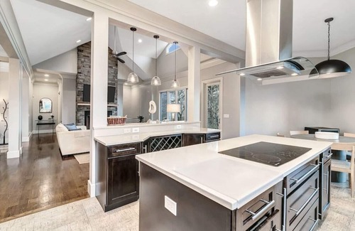 Fairview House | Yourcation® Awaits in Majestic Mountain Home!