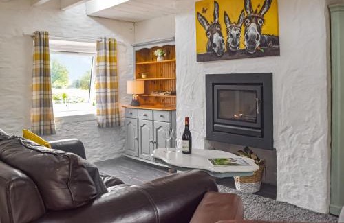 Carmarthen House | Yr Ysgubor - U45300