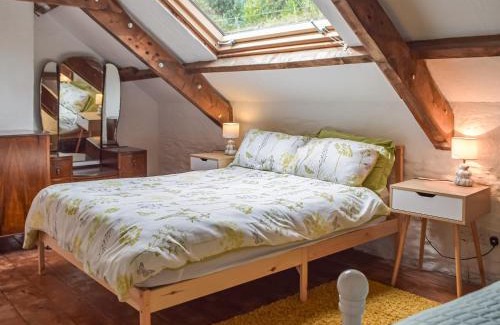 Carmarthen House | Yr Ysgubor - U45300