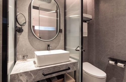 Dongsi Hotel | Yunju Hotel Beijing Yonghe Palace Guijie Siheyuan