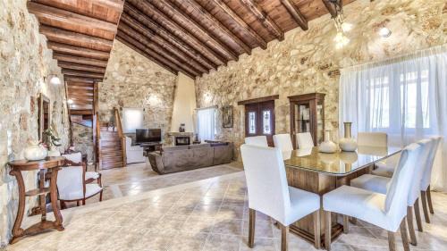 Neromilos Villa | Zante Poolside Paradise - La Vite Stone Villa
