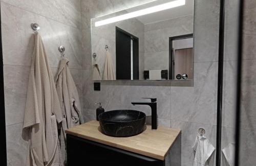 Besancon Apartment | Zanzibar Suite