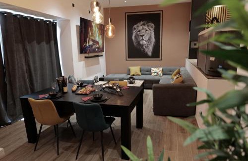 Besancon Apartment | Zanzibar Suite