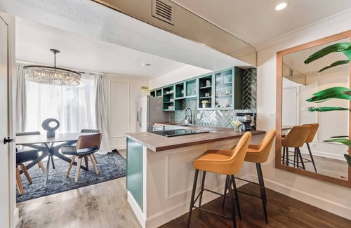 Old East Dallas Condo | Zen 1BR + Loft with dual king beds, resort-style pool, and luxury amenities.