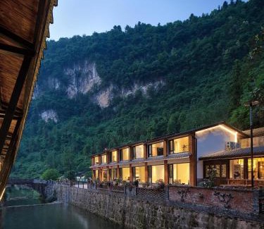 Wulingyuan Bed & Breakfast | Zhangjiajie ZEN Retreat-Mini Forest Park,Affordable Luxury,200 Meters to Secret Hiking Route, River Tracing, Attraction Tickets Serivce in advance,Toursim Service& Free Shuttle to East Gate of Park, One Way Free Pick-up Service,Top Facility and New Hotel
