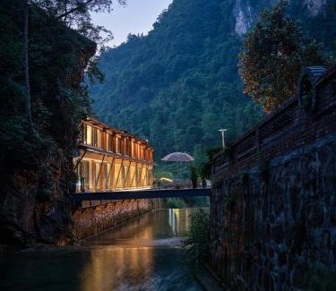 Wulingyuan Bed & Breakfast | Zhangjiajie ZEN Retreat-Mini Forest Park,Affordable Luxury,200 Meters to Secret Hiking Route, River Tracing, Attraction Tickets Serivce in advance,Toursim Service& Free Shuttle to East Gate of Park, One Way Free Pick-up Service,Top Facility and New Hotel