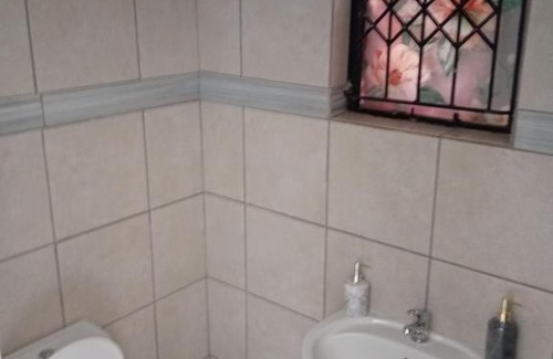Wynberg House | Zihlalele 24hours Guest House