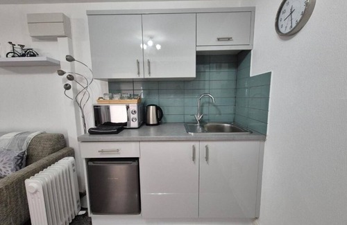 Pointon Cabin | Zoila's Rest - A self-contained studio