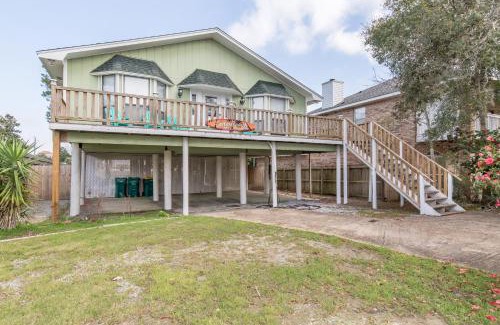 Crystal Beach House | Zula Beach Vacation Home, Sleeps 16, Private Heated Pool, 4min Walk To The Beach, Pets Welcome, Fenced Yard