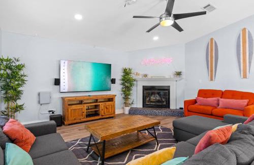 Crystal Beach House | Zula Beach Vacation Home, Sleeps 16, Private Heated Pool, 4min Walk To The Beach, Pets Welcome, Fenced Yard