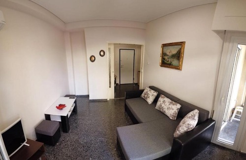 Loutraki Apartment | Zwei-Zimmer-Appartement Loutraki, 80m Fußweg zum Strand und Promenade