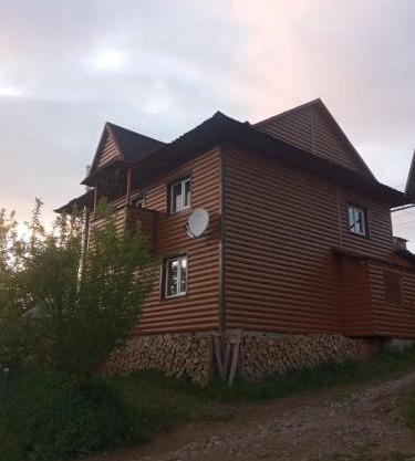 микуличин на долоні
