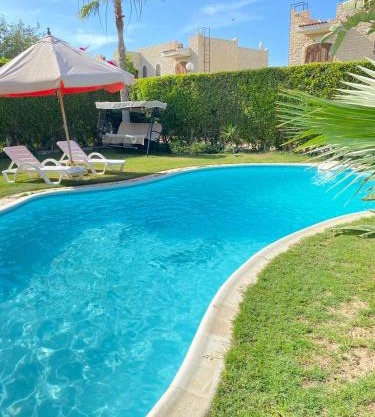 فيلا بحمام سباحة مارينا 6 الساحل الشمالي العلمين