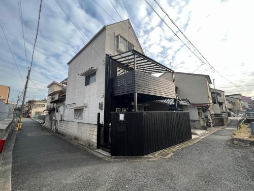 ゲストハウス宮の軒-稲荷参道前 3-Floor Family House, four living room, washmachine, 2 toilet, project, big supermarket nearby