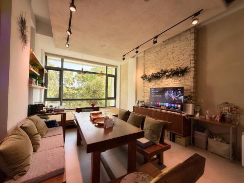 礁溪好好沐包棟溫泉Villa 龜山島景觀 客餐廳可開伙 KTV Netflix 禁菸 戶外平面停車