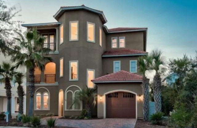 1/2 Block From Private Beach, 7 BR, Remodeled, Theater, Discounted Golf Cart