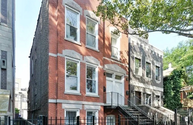 1-3 month 3br+/2ba duplex rental; unbeatable Wicker Park location