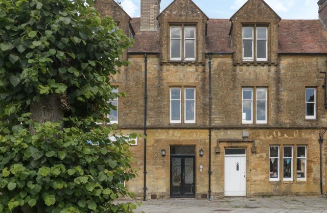 1 Abbey Court