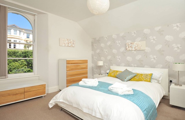 1 Astor House - stunning south facing uninterrupted sea views with balcony