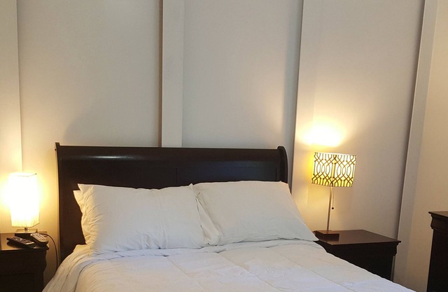 1-BD Apt in Bethesda W Private Entrance & Kitchen
