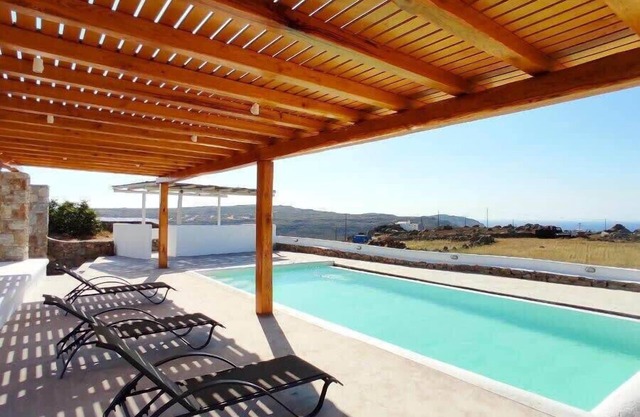 1 Bd Gorgeous Rustic Cave with Dreamy Shared Pool