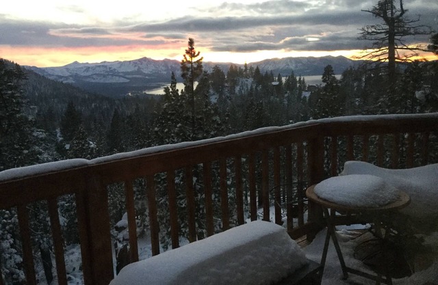 1 BD Quiet Lockoff Apartment with a Lakeview, Sauna, Billiard, Bar and Fireplace