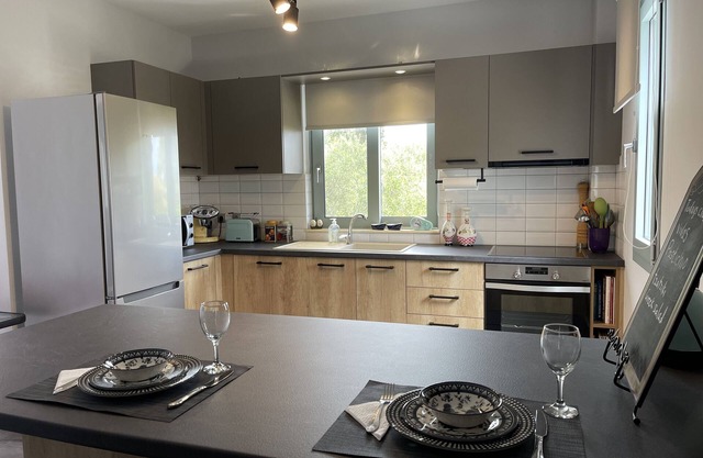 1 Bed Flat - Sleeps 2 - Parking - Wifi