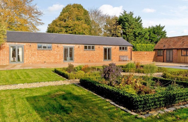 1 bedroom accommodation in Thornhill, near Royal Wootton Bassett