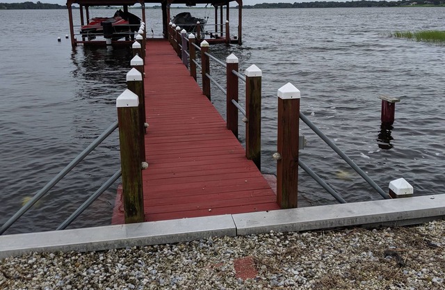 1 bedroom with Private Lake Life