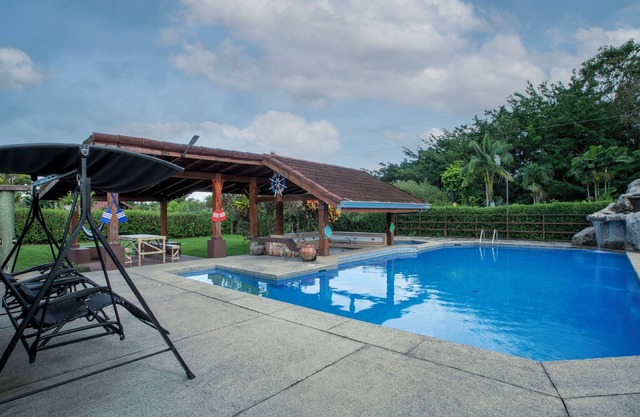 1 km del parque de Fortuna, Piscina, Vista al Volcán, Zonas Verdes, Tours