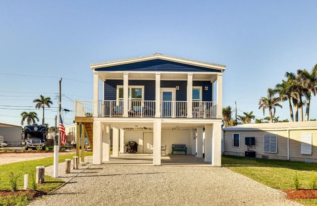 1 Mi to Beach Access Home with Porch in Fort Myers!