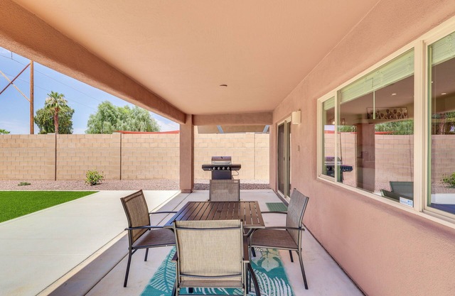 1 Mi to Golf Course: Yuma Oasis w/Furnished Patio